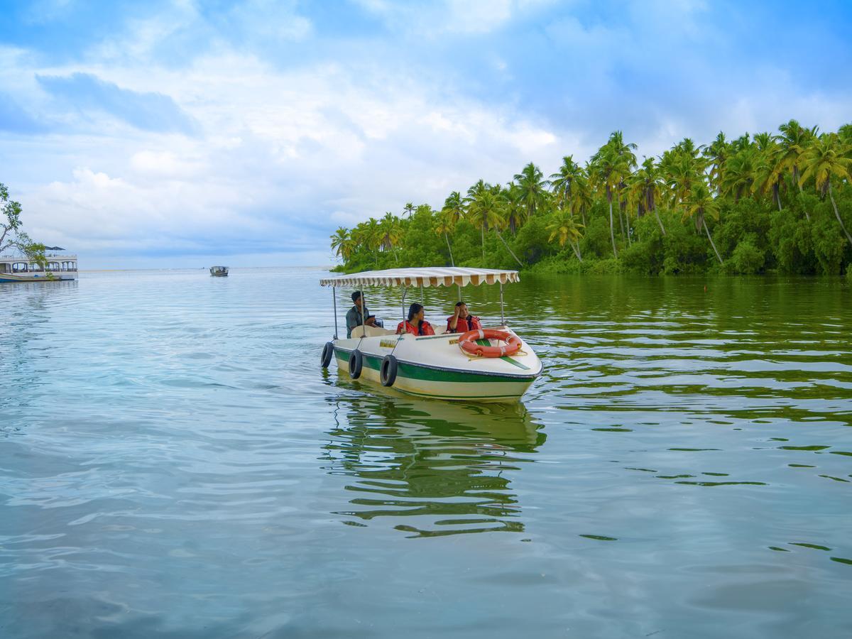Isola Di Cocco Ayurvedic Beach Resort Poovar Kültér fotó
